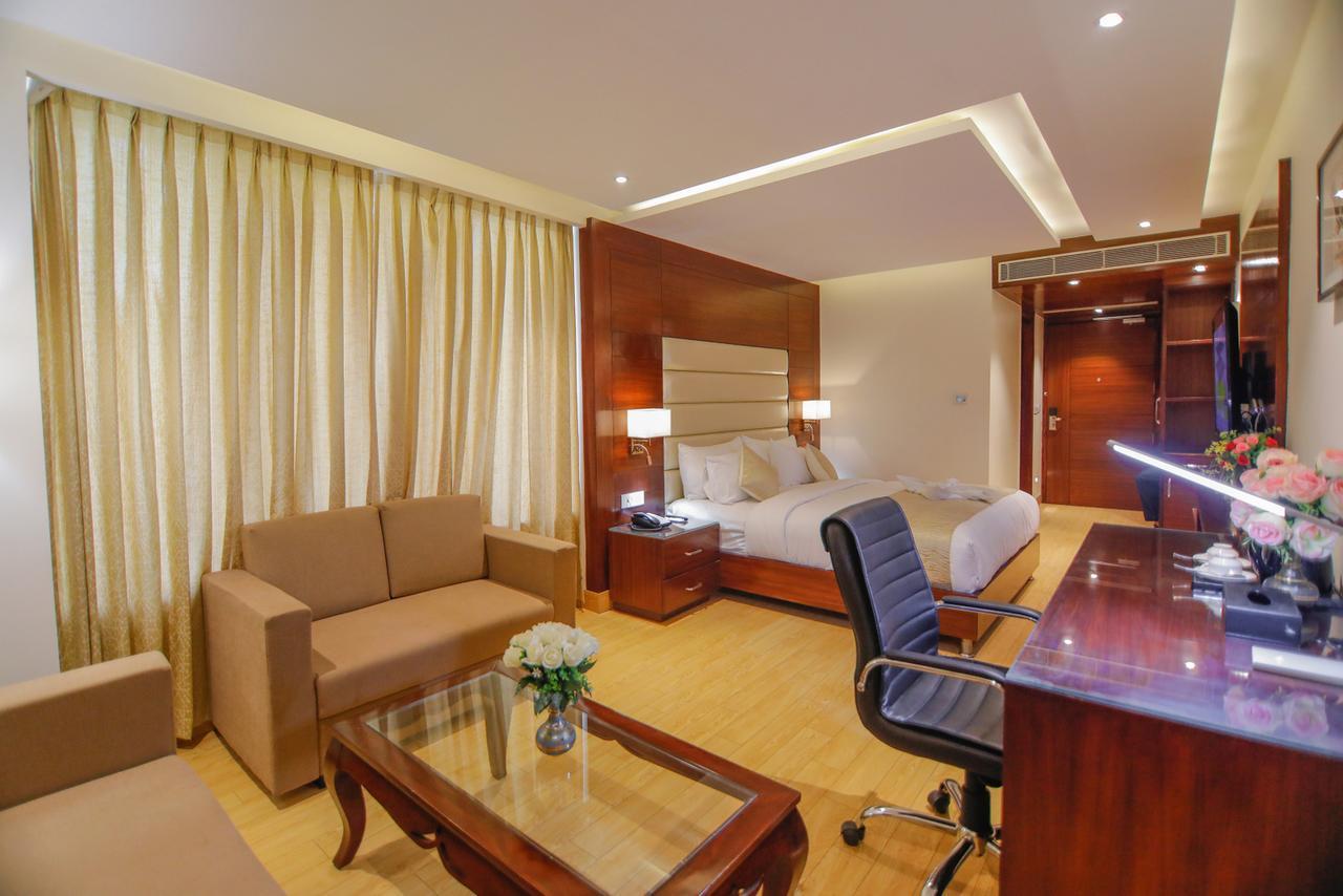 The Grand Parisian Otel Delhi  Dış mekan fotoğraf