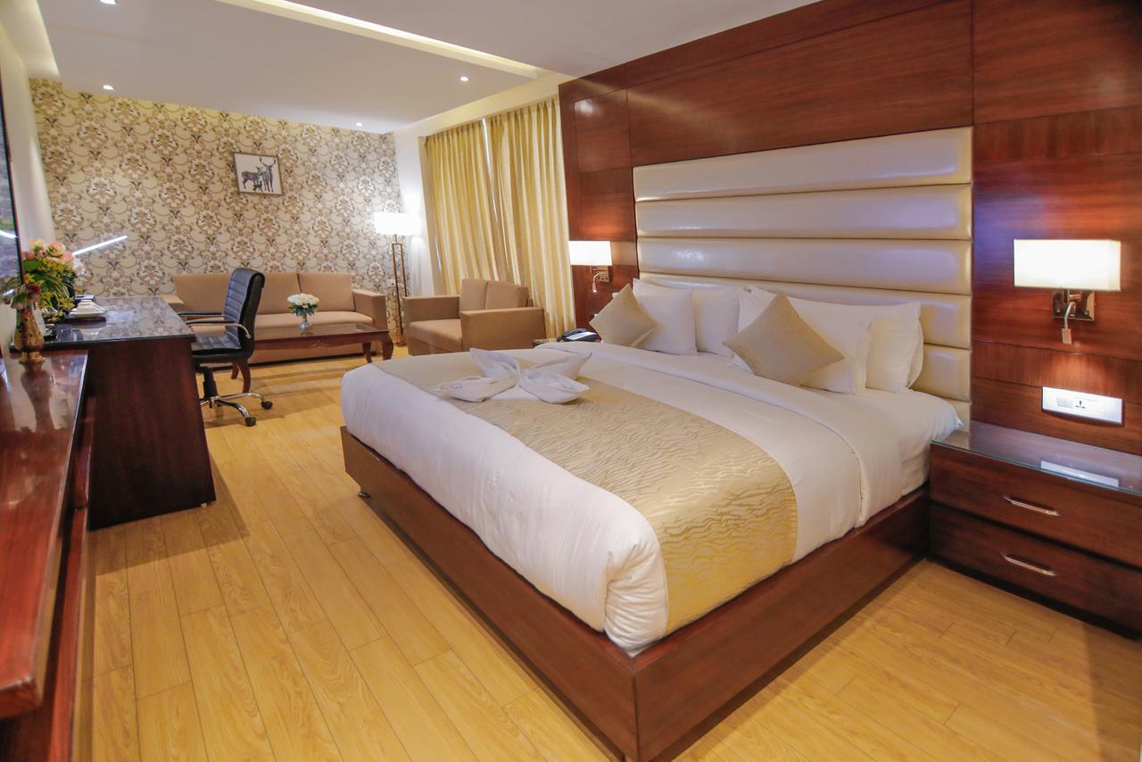 The Grand Parisian Otel Delhi  Dış mekan fotoğraf